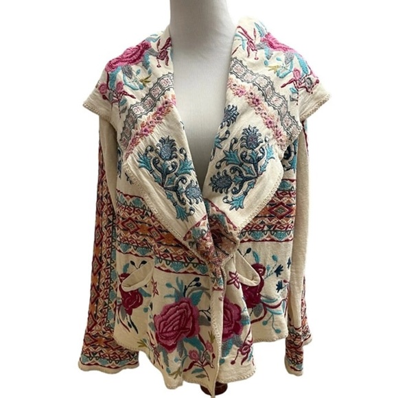 BIYA cropped hoodie - Picture 2 of 5